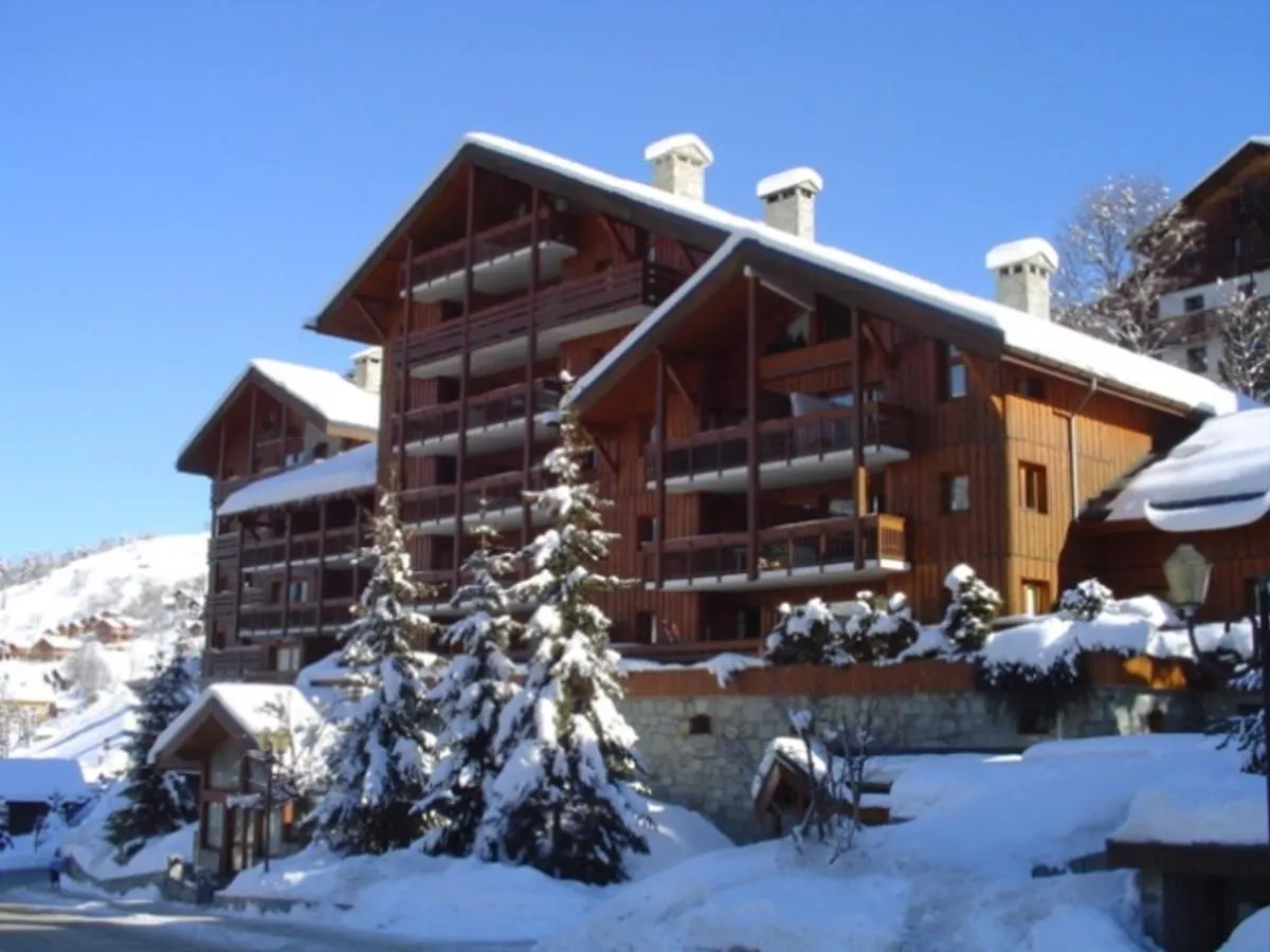 Appartement 2 Pieces Avec Piscine, Wifi Et Garage A Meribel Centre - Fr-1-411-654 Les Allues Apartmán