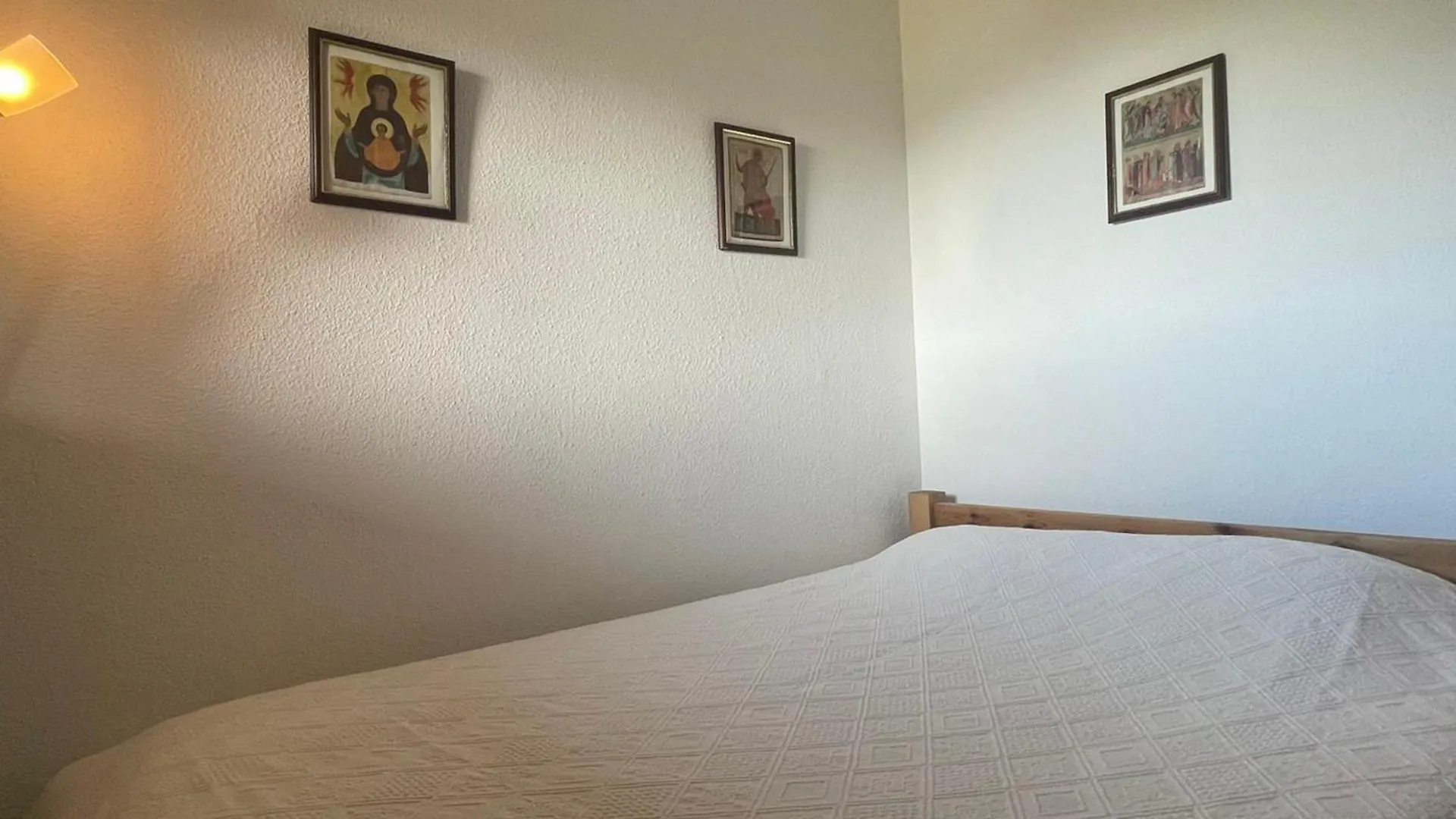 Appartement 2 Pieces Avec Piscine, Wifi Et Garage A Meribel Centre - Fr-1-411-654 Les Allues 0*,  France