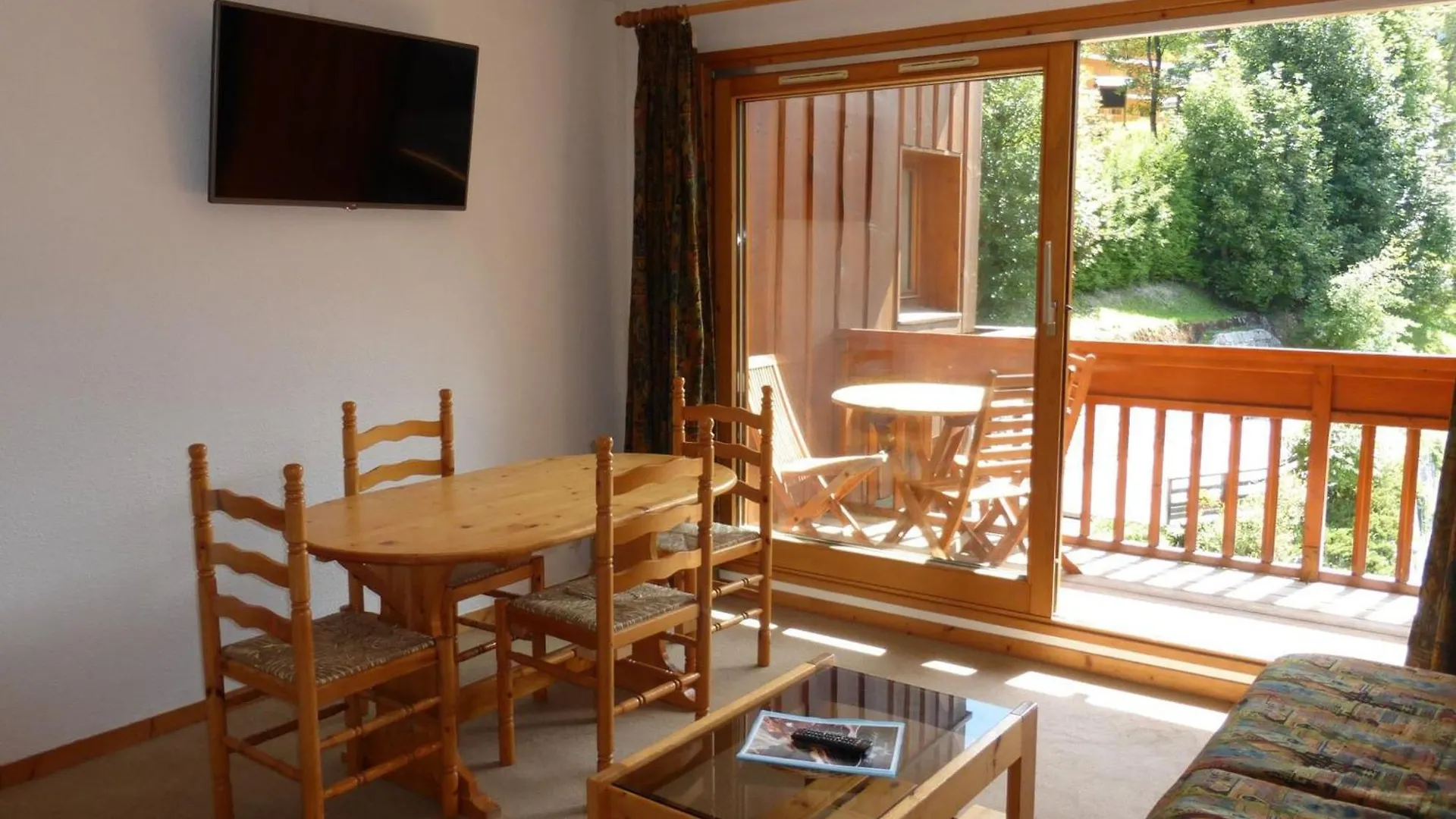 Appartement 2 Pieces Avec Piscine, Wifi Et Garage A Meribel Centre - Fr-1-411-654 Les Allues 0*,