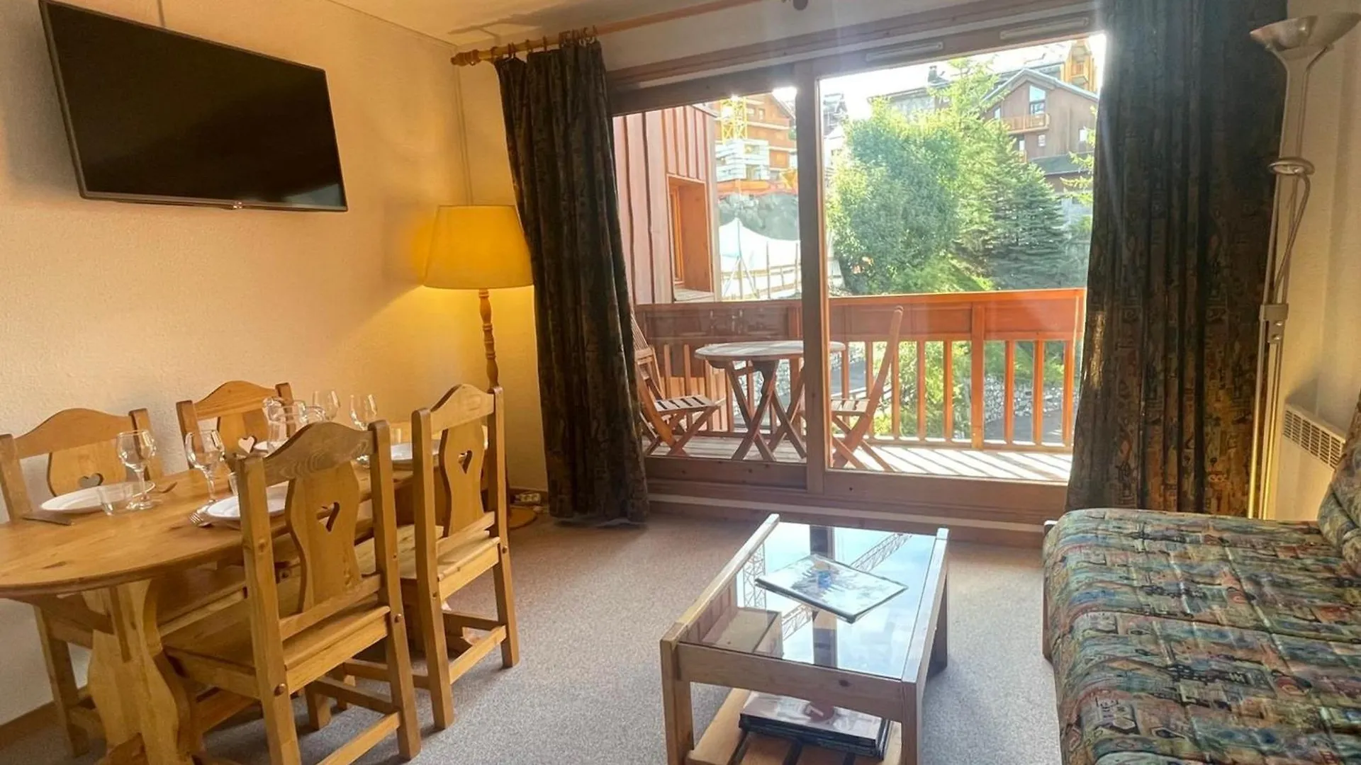 Appartement 2 Pieces Avec Piscine, Wifi Et Garage A Meribel Centre - Fr-1-411-654 Les Allues Apartment