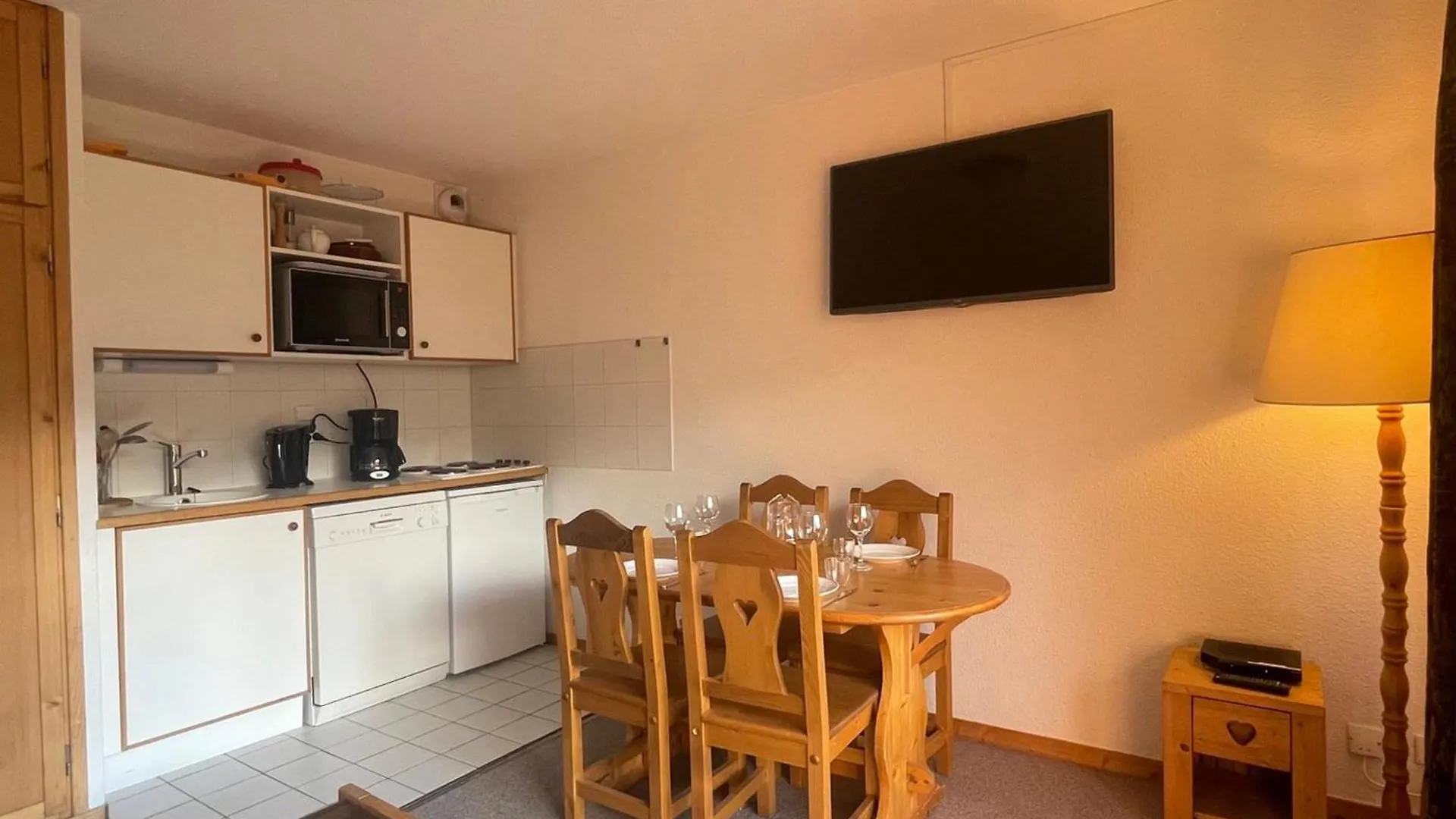Apartment Appartement 2 Pieces Avec Piscine, Wifi Et Garage A Meribel Centre - Fr-1-411-654 Les Allues France