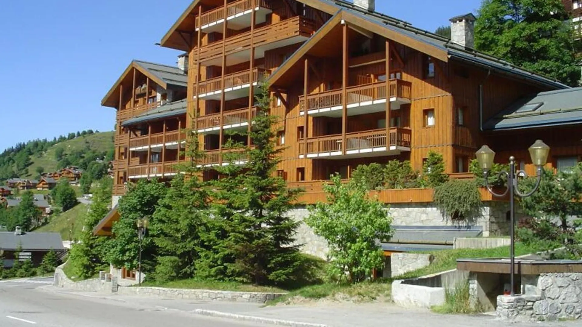 Appartement 2 Pieces Avec Piscine, Wifi Et Garage A Meribel Centre - Fr-1-411-654 Les Allues